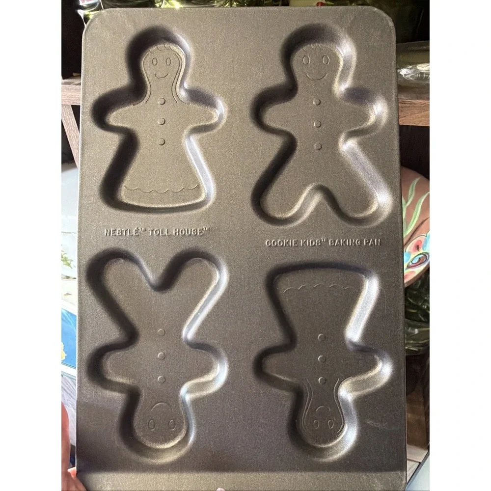 Nestle‎ Tollhouse Cookie Kids Baking Pan Gingerbread Boy and Girl
